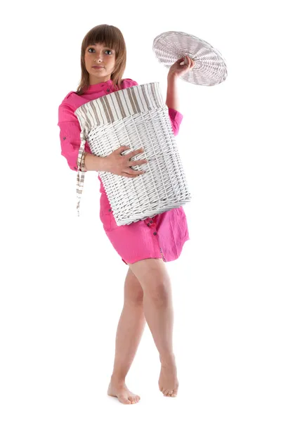 Menina com cesta de linho — Fotografia de Stock
