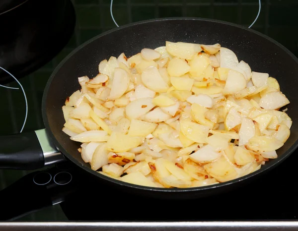 Fried potatoes in pan — Stock Photo, Image