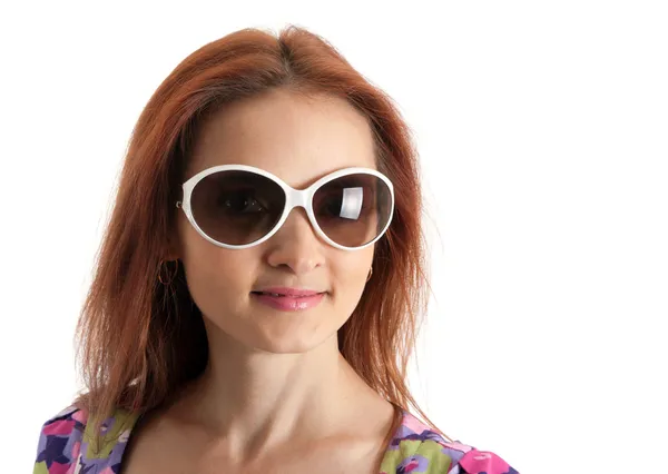 在 sunglasseses 中的美丽的女孩的肖像 — 图库照片