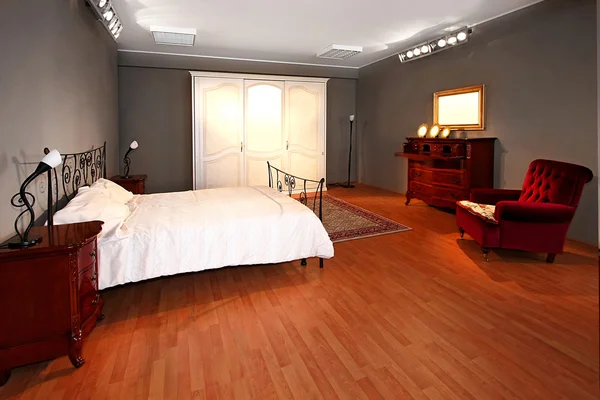 Старая спальня — стоковое фото