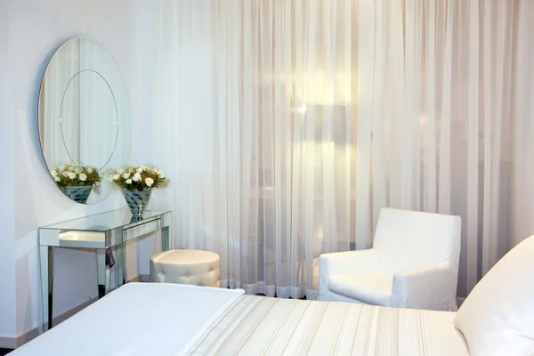 백색 침실 — 스톡 사진