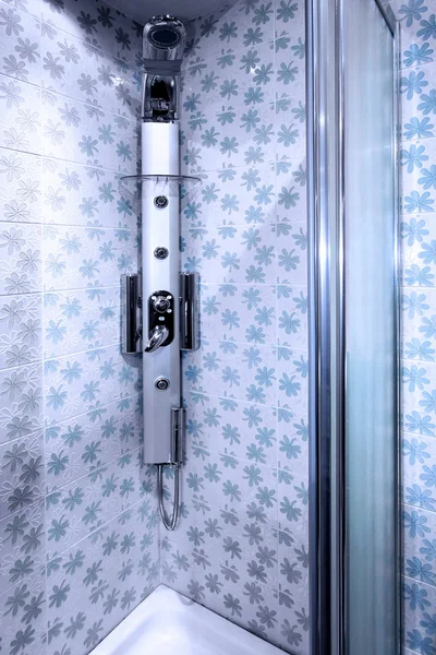Cabine de chuveiro azul — Fotografia de Stock