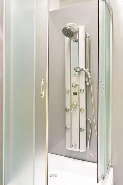 Metalowe prysznic — Zdjęcie stockowe