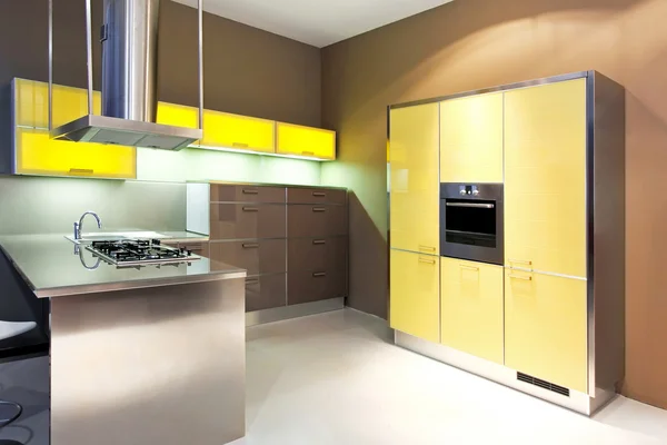 Κίτρινη κουζίνα γωνία — Φωτογραφία Αρχείου