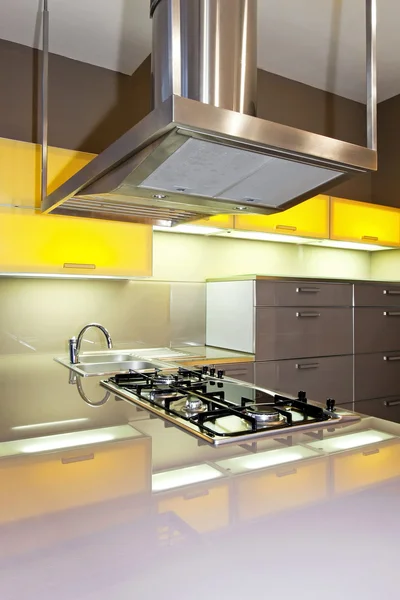 Cozinha amarela fogão — Fotografia de Stock