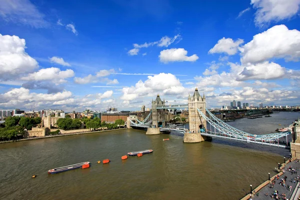 阳光明媚的伦敦塔桥 — 图库照片
