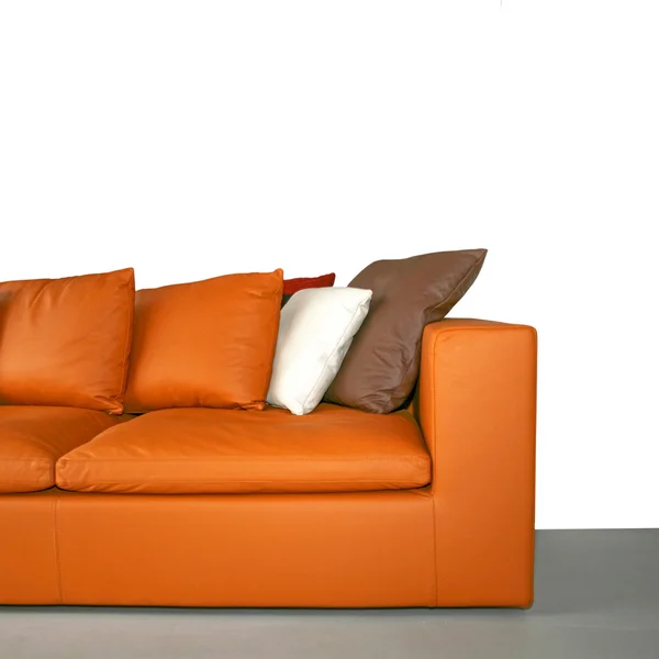 Oranžový gauč, samostatný — Stock fotografie