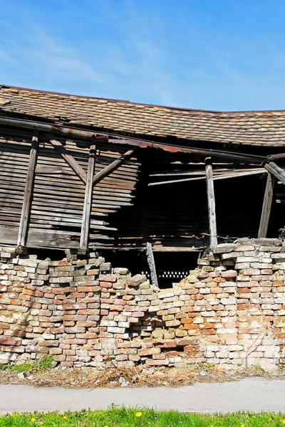 Разрушенный дом — стоковое фото
