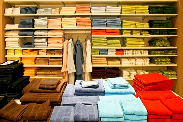 Prateleira de toalhas — Fotografia de Stock