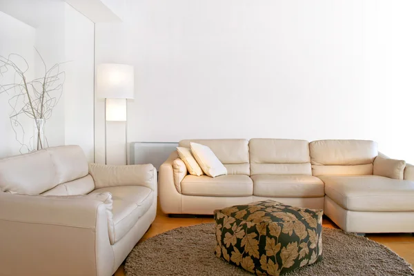 Světlý obývací pokoj — Stock fotografie