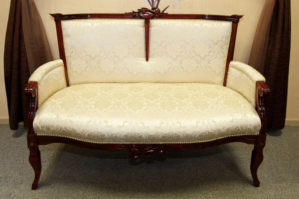 Klassinen sohva — kuvapankkivalokuva
