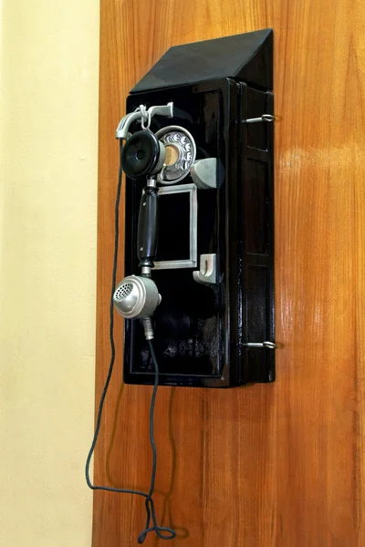 Velho telefone público — Fotografia de Stock