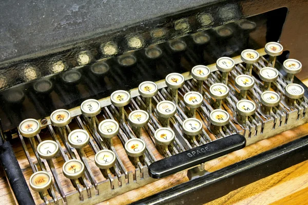 Ángulo del teclado de la máquina de escribir —  Fotos de Stock