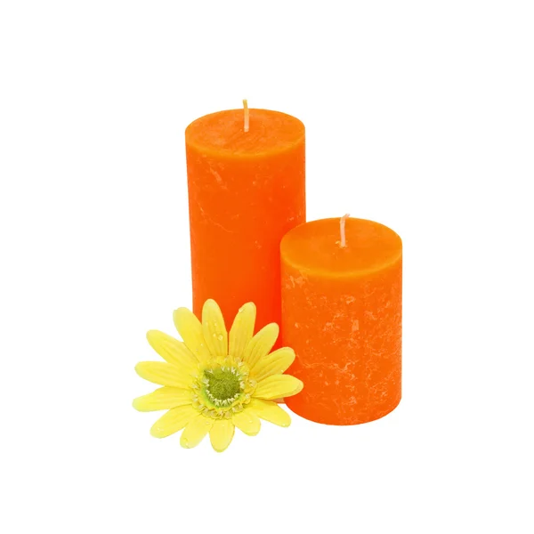 Свечи и цветы — стоковое фото
