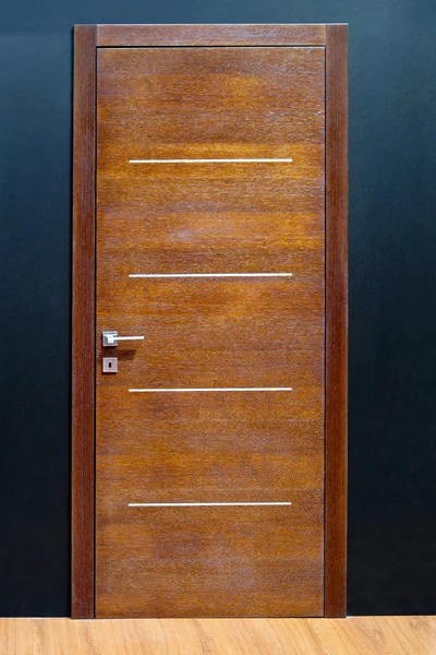 Двері коричневий — стокове фото