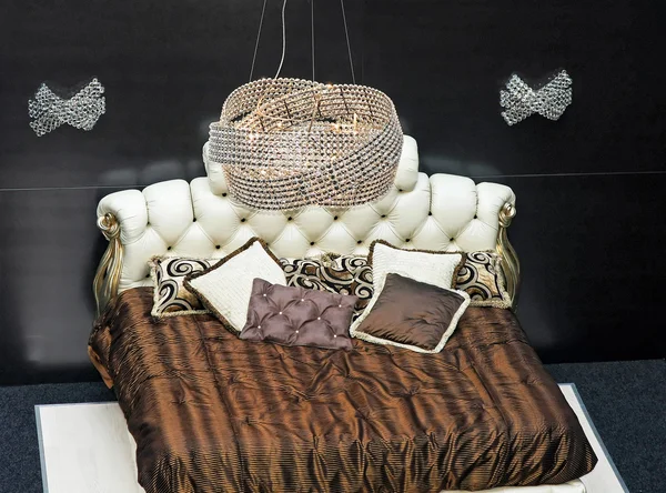 Luksusowe łóżko — Zdjęcie stockowe