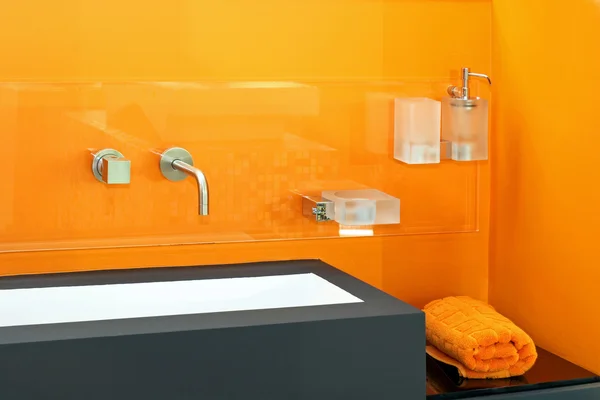 Orangefarbenes Becken — Stockfoto