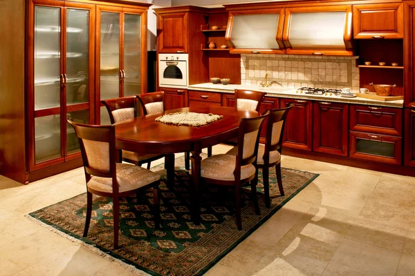 Classics wooden kitchen — Stock Photo, Image