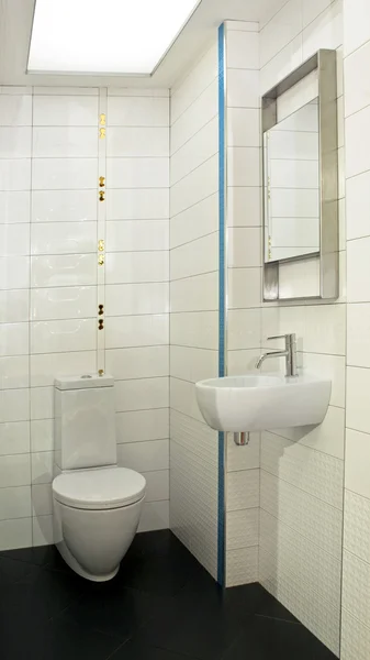 Ângulo de banheiro pequeno — Fotografia de Stock