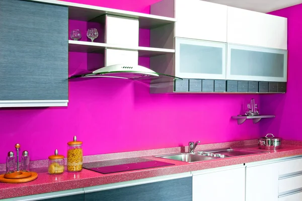 Кухня рожевим лічильника — стокове фото