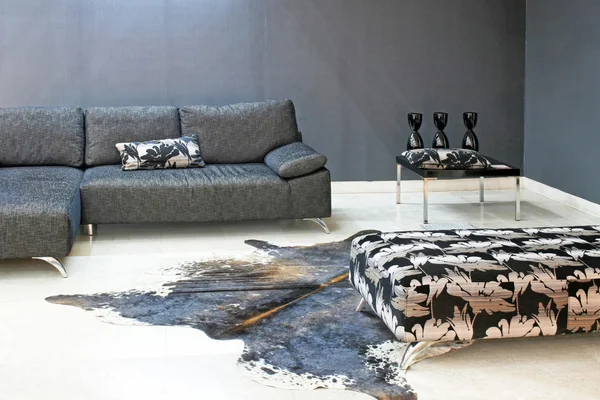 Sofá minimalismo — Fotografia de Stock