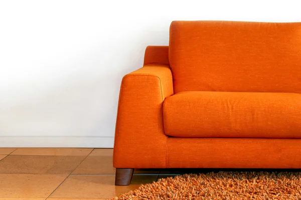 Oranžový gauč — Stock fotografie