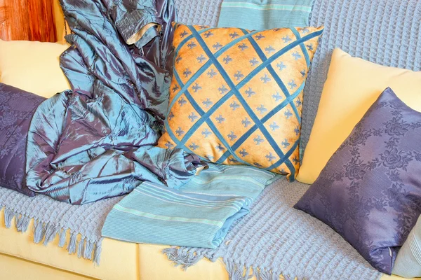 Одеяло и подушки — стоковое фото