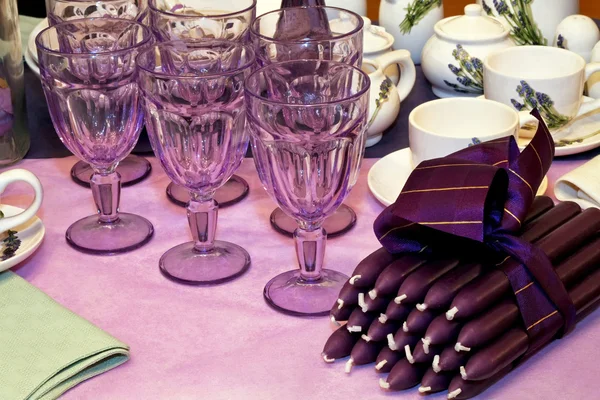 Фиолетовые свечи — стоковое фото