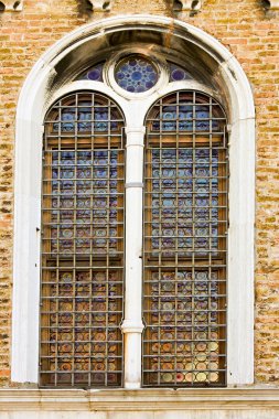 Kilise pencere detayı