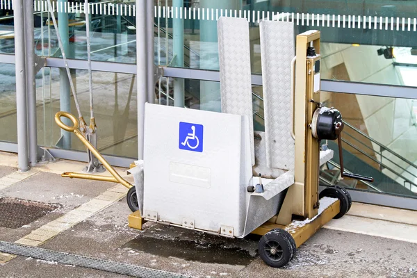Лифт для инвалидов — стоковое фото