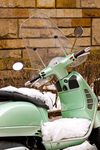摩托车在雪中 — 图库照片
