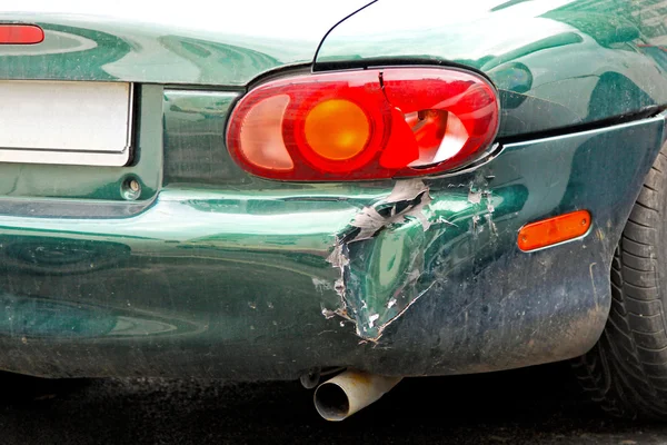 Samochód uszkodzony zderzak — Zdjęcie stockowe