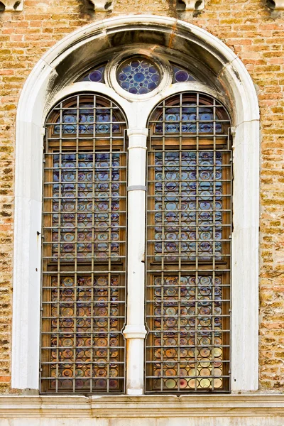 Detalhe da janela da igreja — Fotografia de Stock