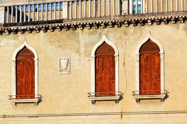 Venetianska windows — Stockfoto