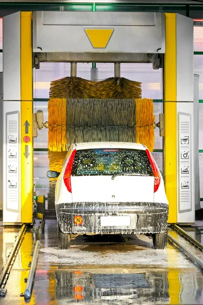 Moderne Autowaschanlage — Stockfoto