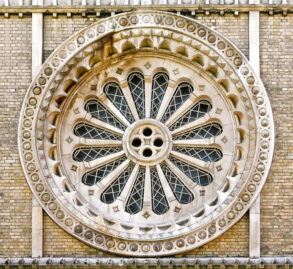 Kilise yuvarlak pencere — Stok fotoğraf