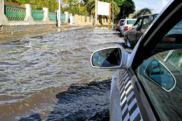 Наводненная улица — стоковое фото