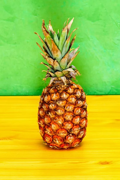 Ananas tabel — Stockfoto