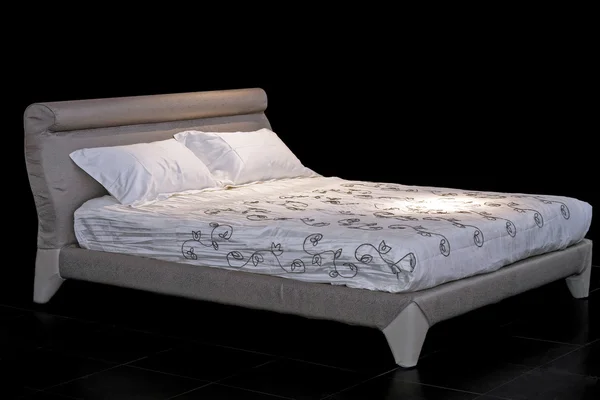 Сірий двоспальне ліжко — стокове фото