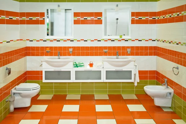 オレンジ色のバスルーム — ストック写真