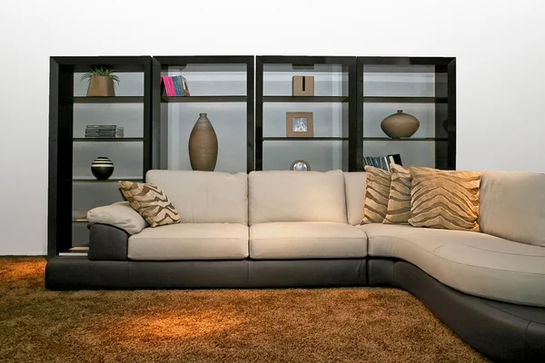 Mensola e divano — Foto Stock