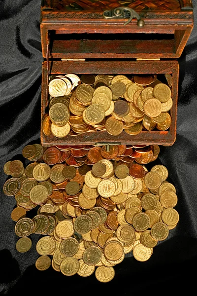Chest and money — Stock Photo, Image