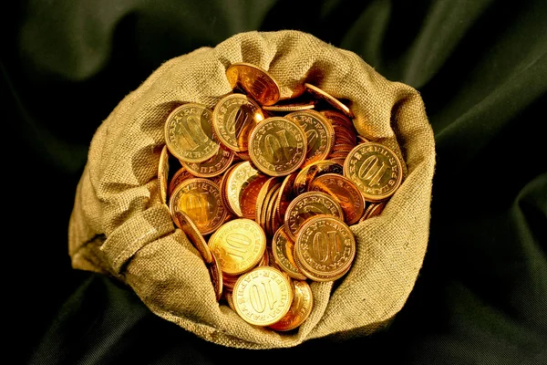 Мешок с монетами — стоковое фото