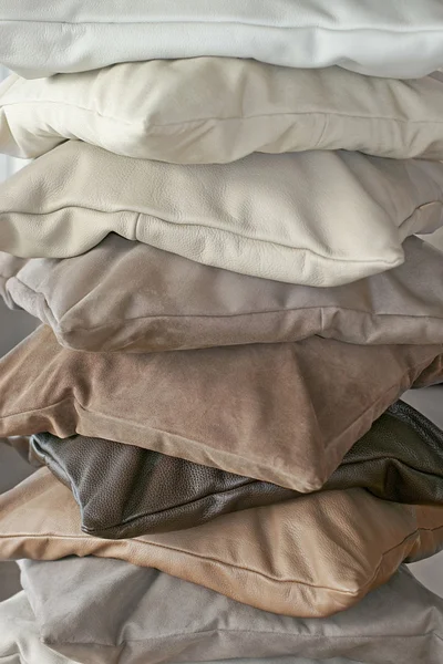 Almohadas de cuero ligero —  Fotos de Stock