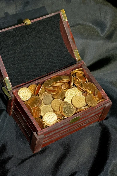 Money in chest — Stock Photo, Image