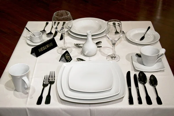 Weißer Tisch — Stockfoto