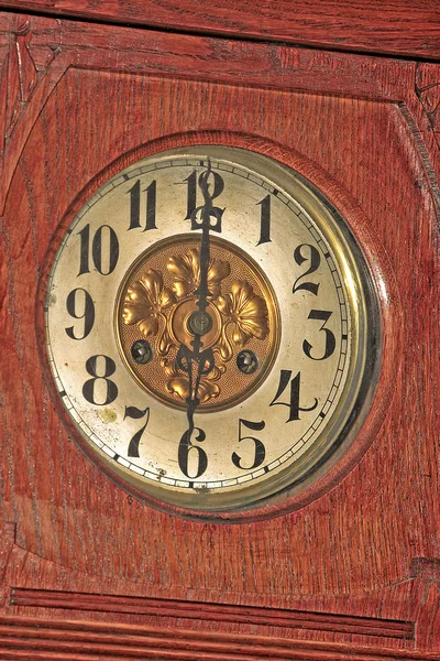 Relógio de madeira — Fotografia de Stock