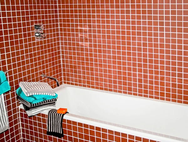 Quadratisches Badezimmer — Stockfoto