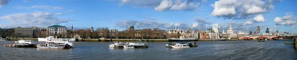 Thames båtar — Stockfoto
