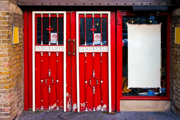 Puerta roja — Foto de Stock